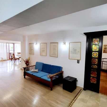 Spacious Apartment In City Centre Яссы Экстерьер фото