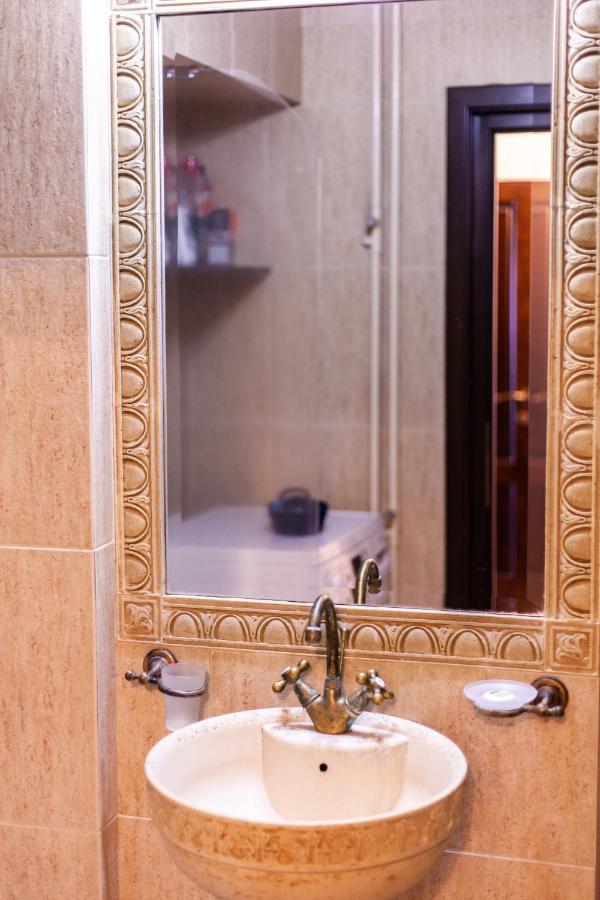 Spacious Apartment In City Centre Яссы Экстерьер фото
