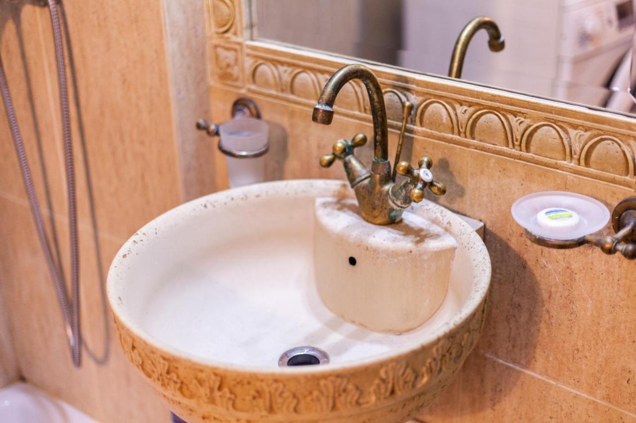 Spacious Apartment In City Centre Яссы Экстерьер фото
